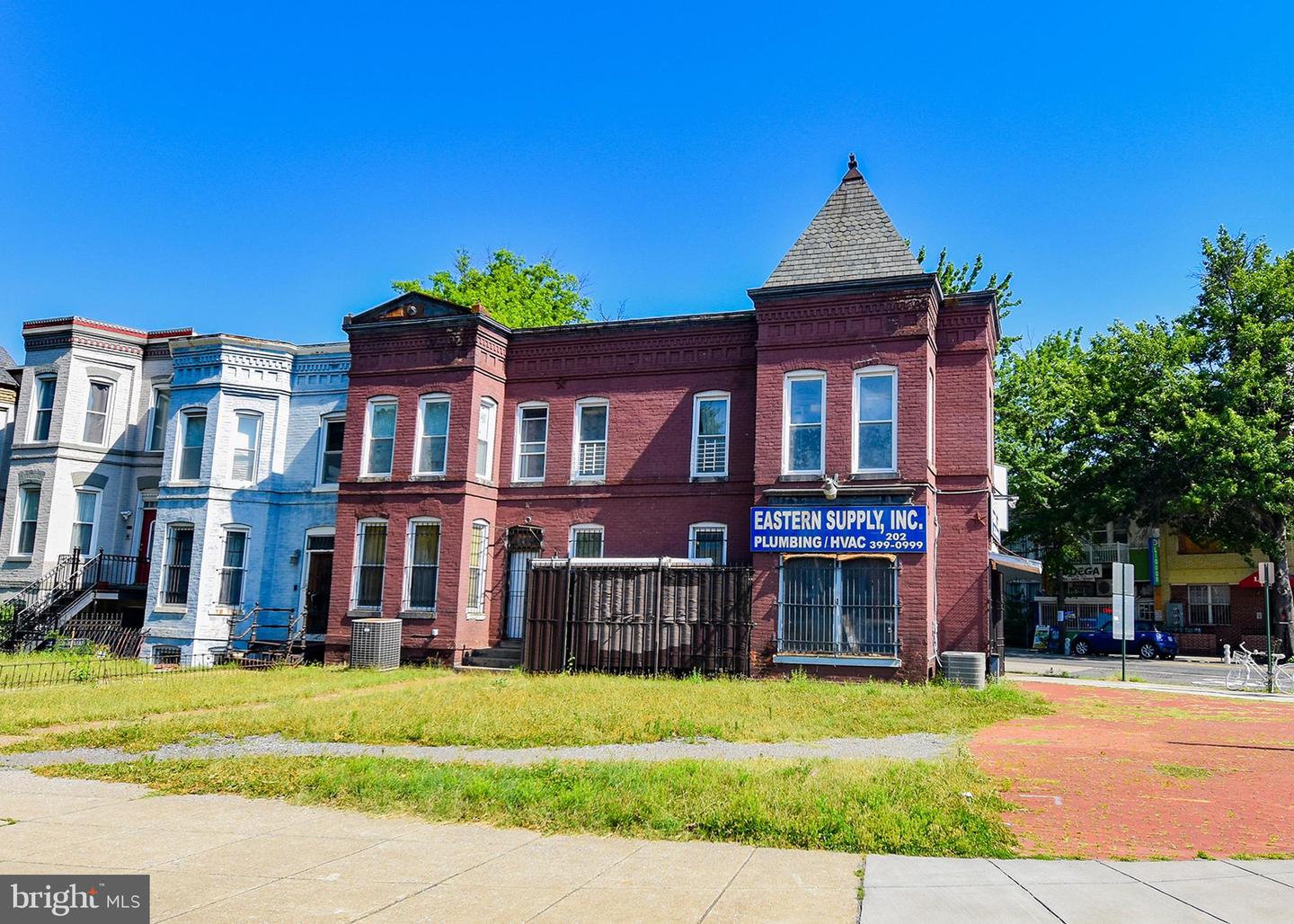 1121 Florida Ave Ne Property Photo 2