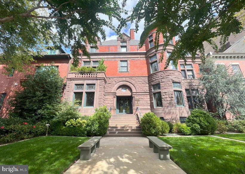 2025 Massachusetts Ave Nw Property Photo 1