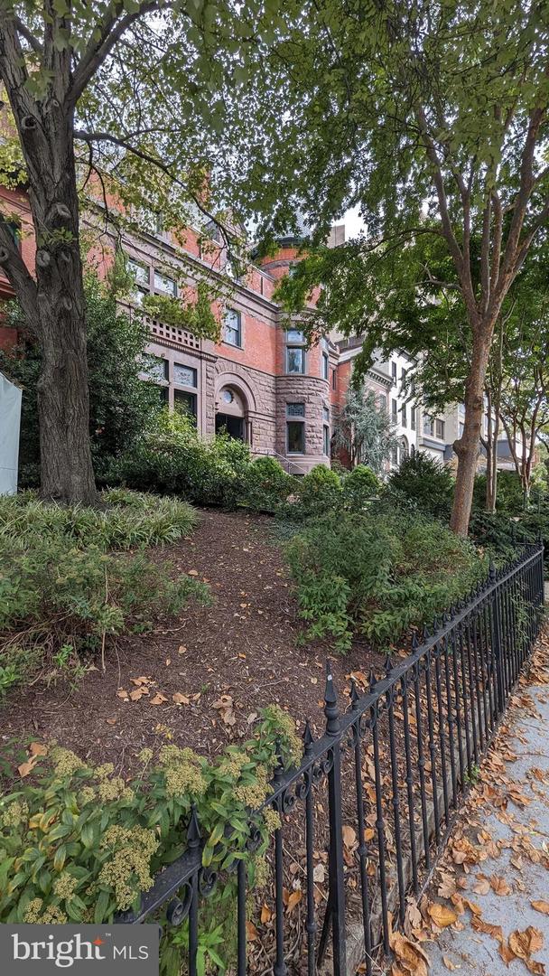 2025 Massachusetts Ave Nw Property Photo 14