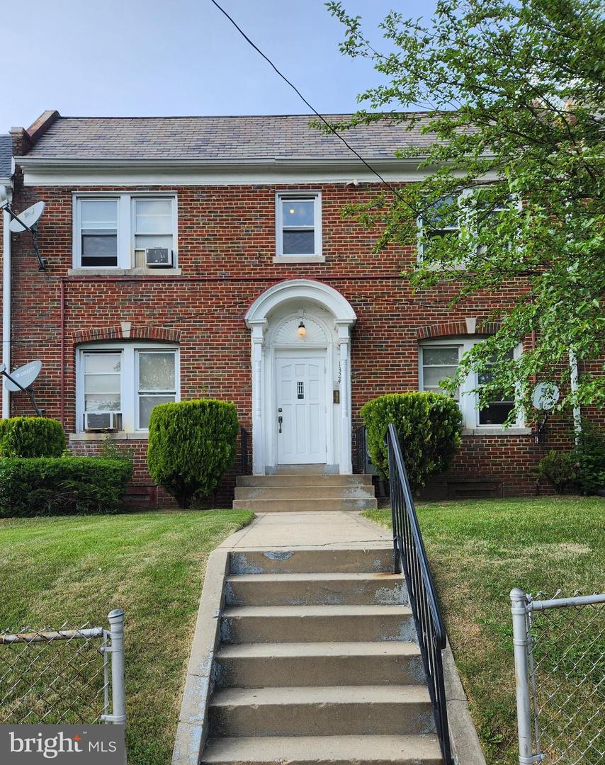 1324 BRYANT ST NE Property Photo 1