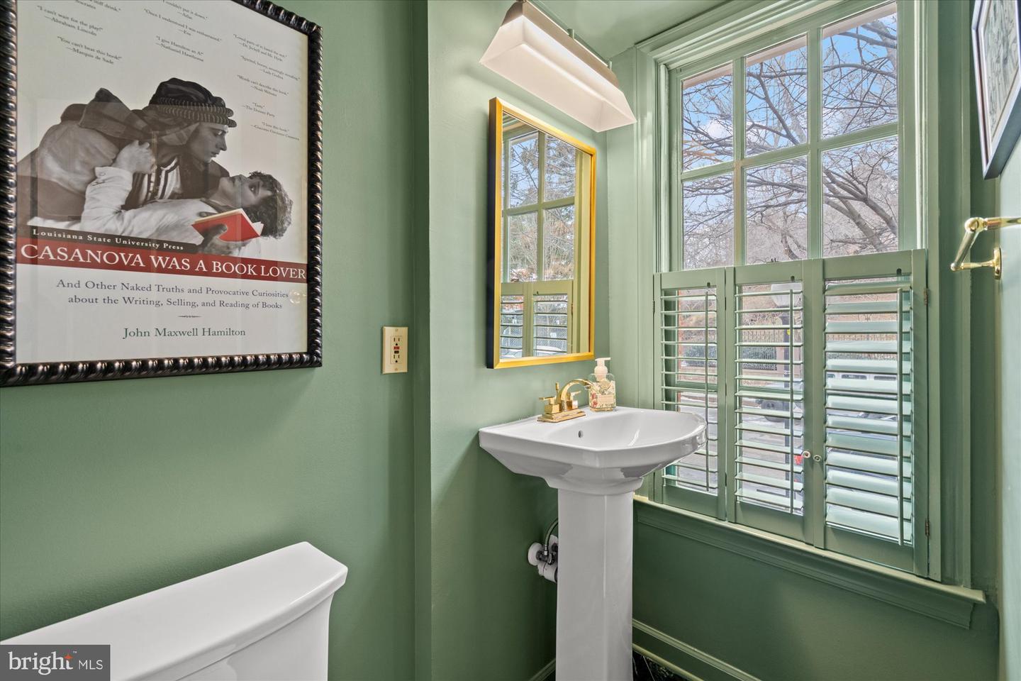 3240 Reservoir Rd Nw Property Photo 6