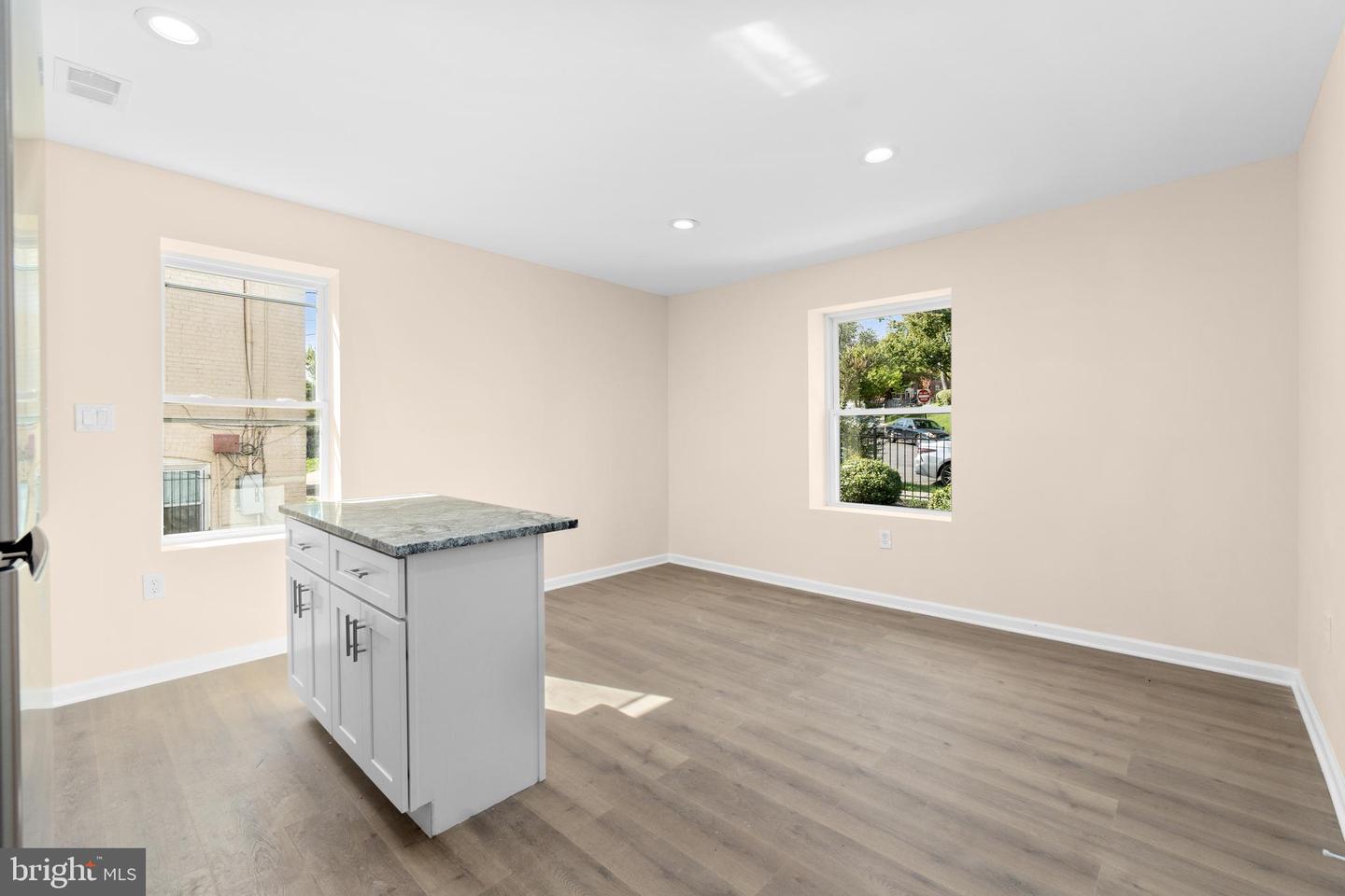3158 Buena Vista Ter Se #1 Property Photo 3