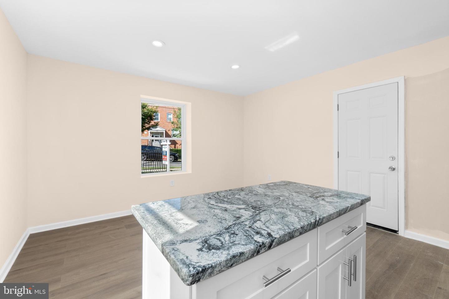 3158 Buena Vista Ter Se #1 Property Photo 4