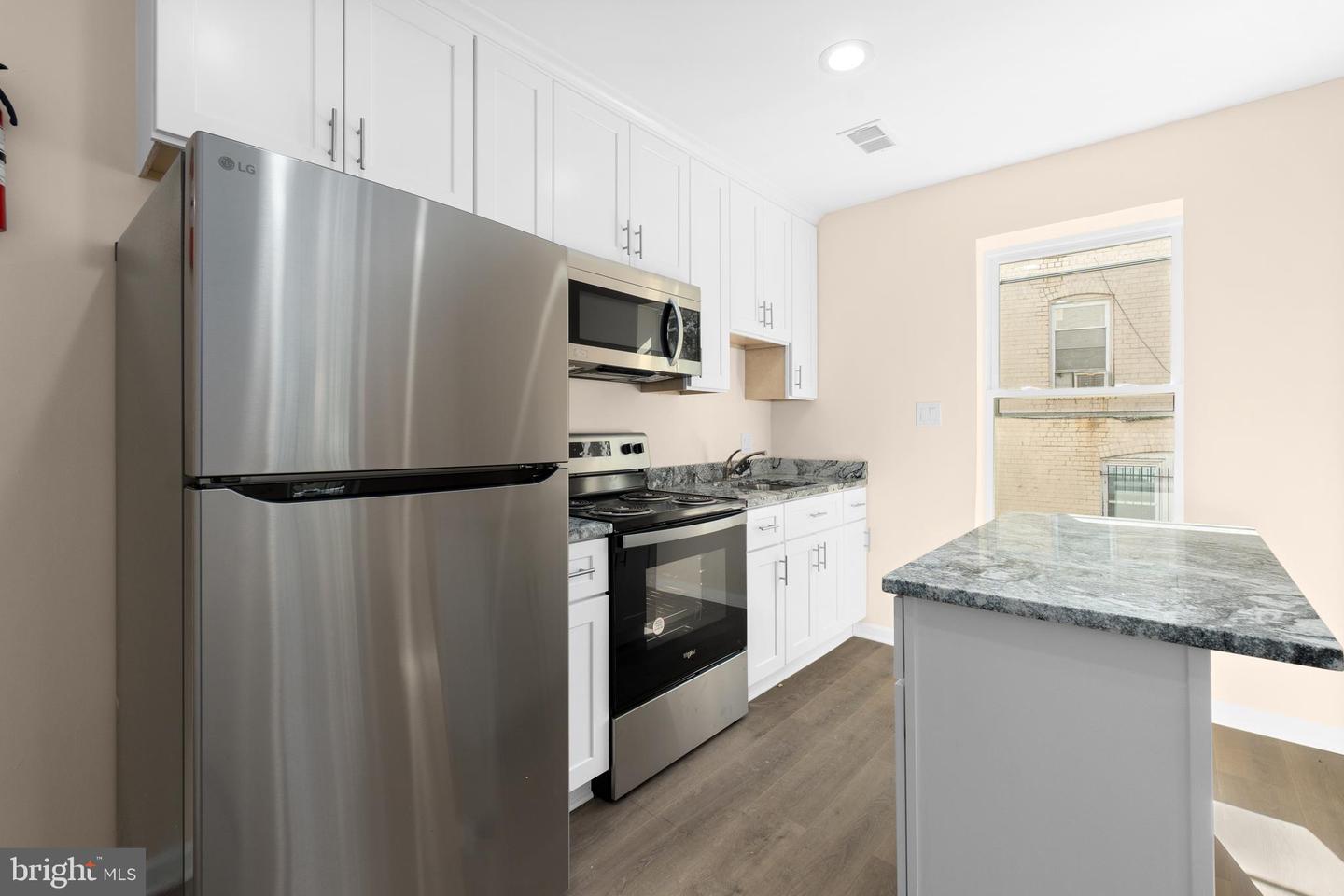 3158 Buena Vista Ter Se #1 Property Photo 8