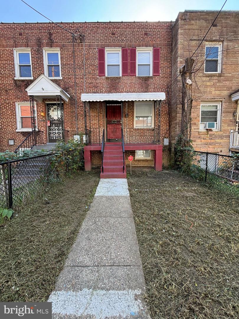 5621 Eads St Ne Property Photo 1