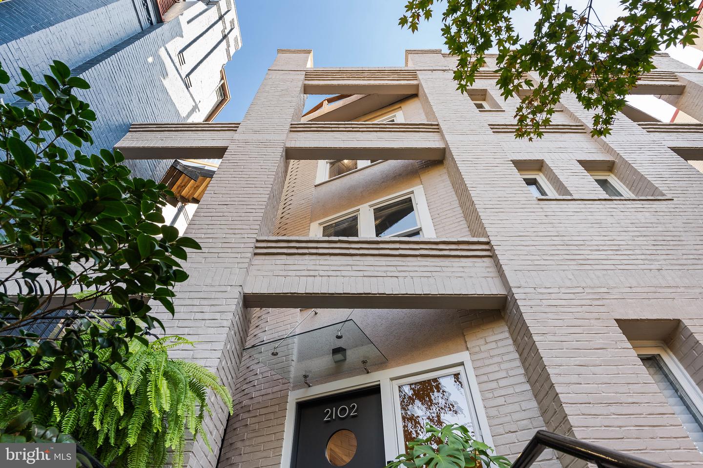 2102 R ST NW Property Photo 1
