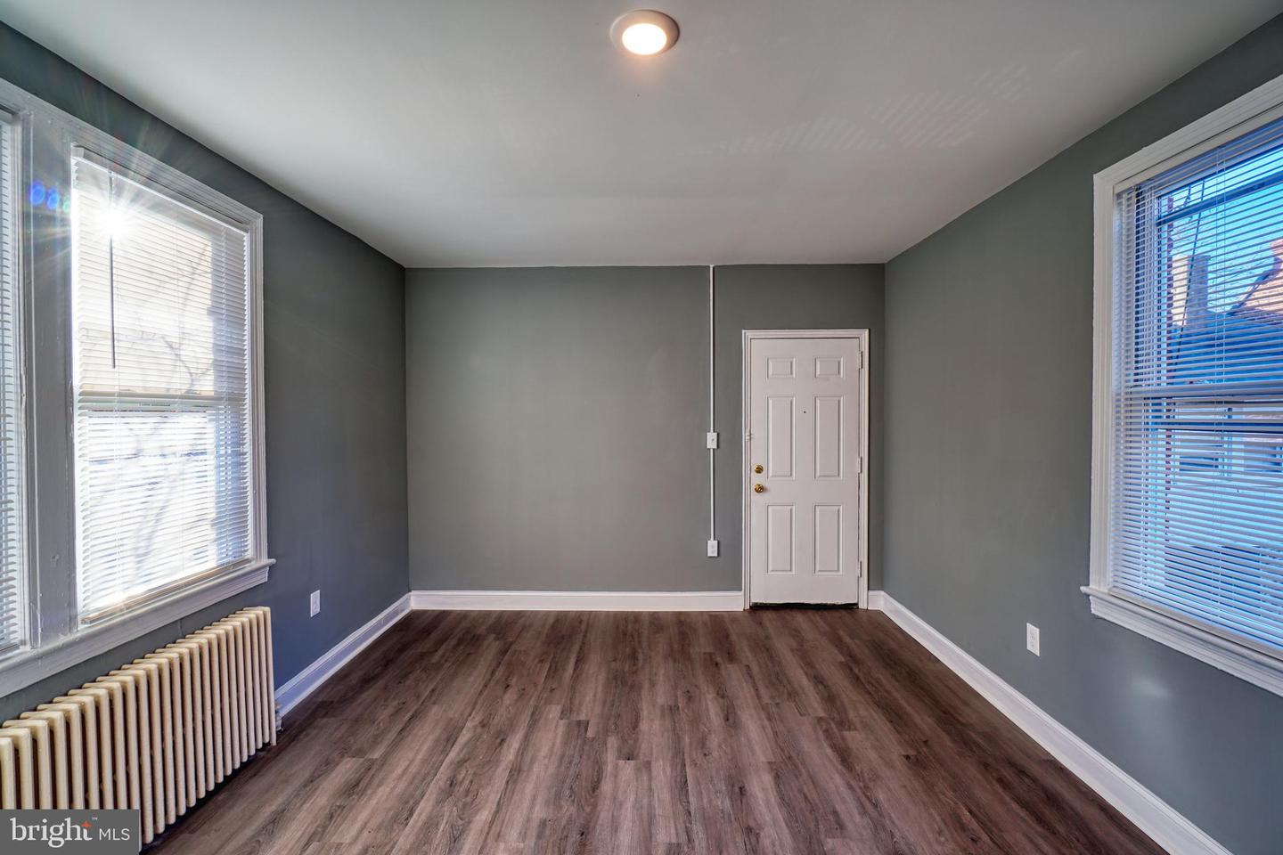 400 Douglas St Ne #102 Property Photo