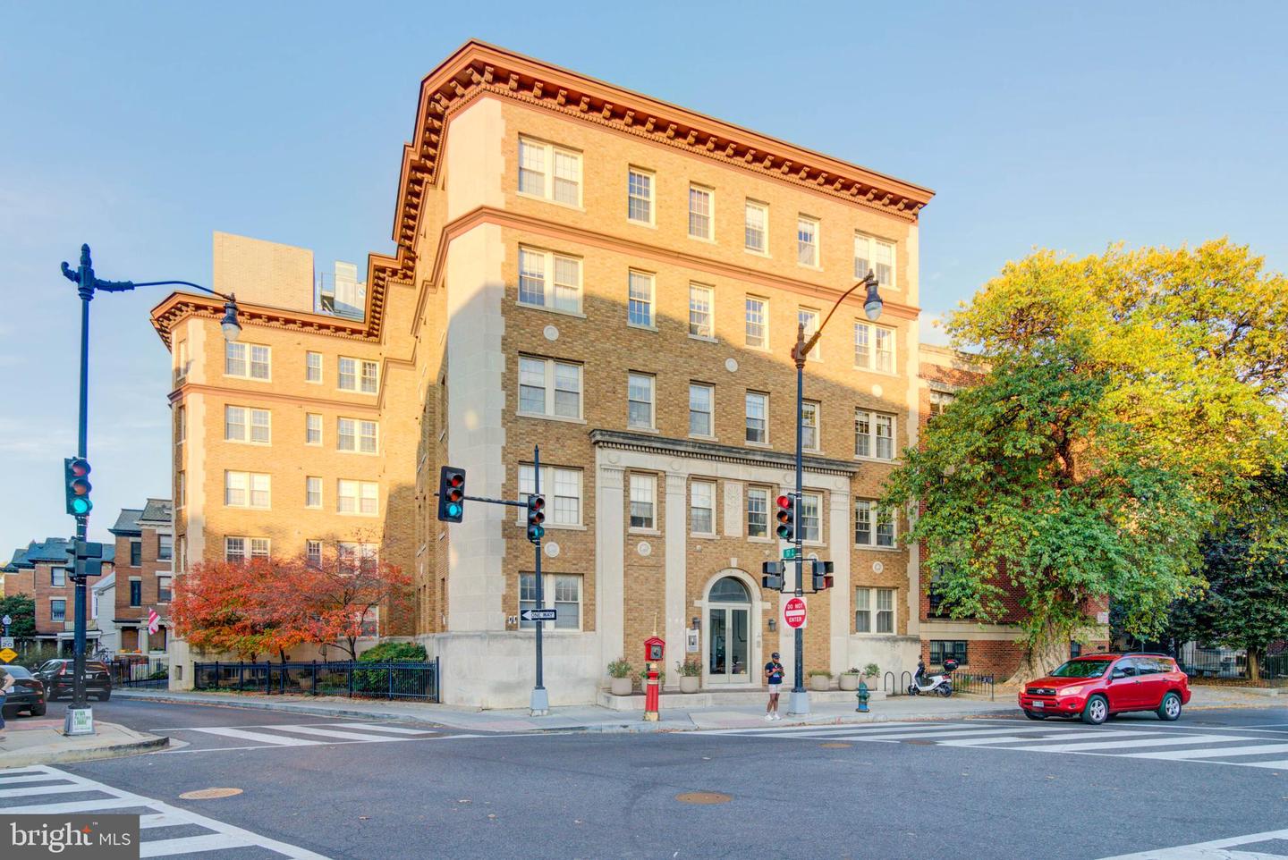 1673 Park Rd Nw #b2 Property Photo 1