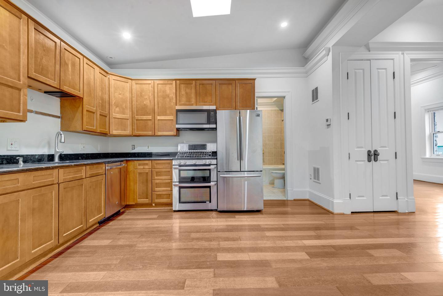 936 Madison St Nw #201 Property Photo 1