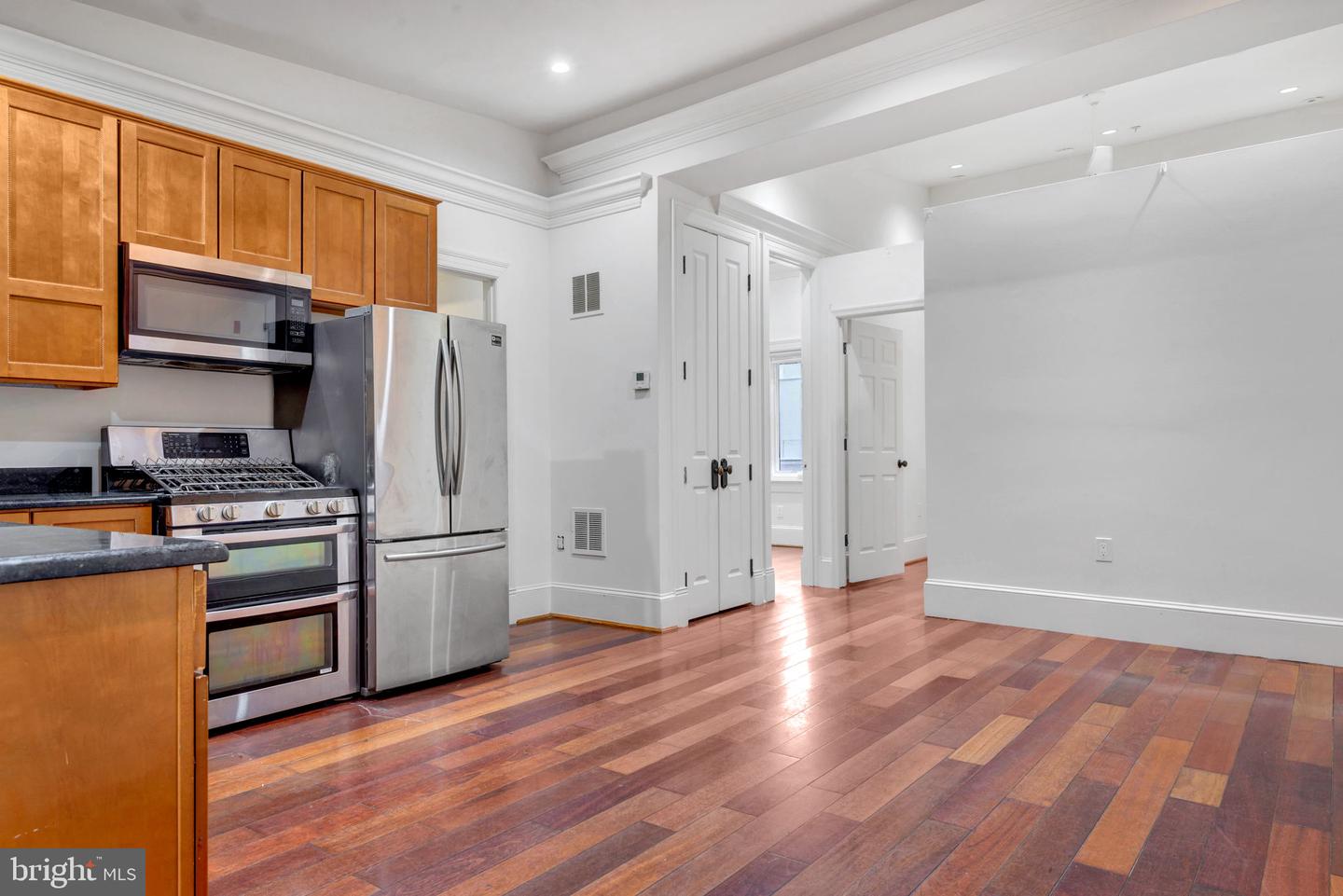 936 Madison St Nw #201 Property Photo 2