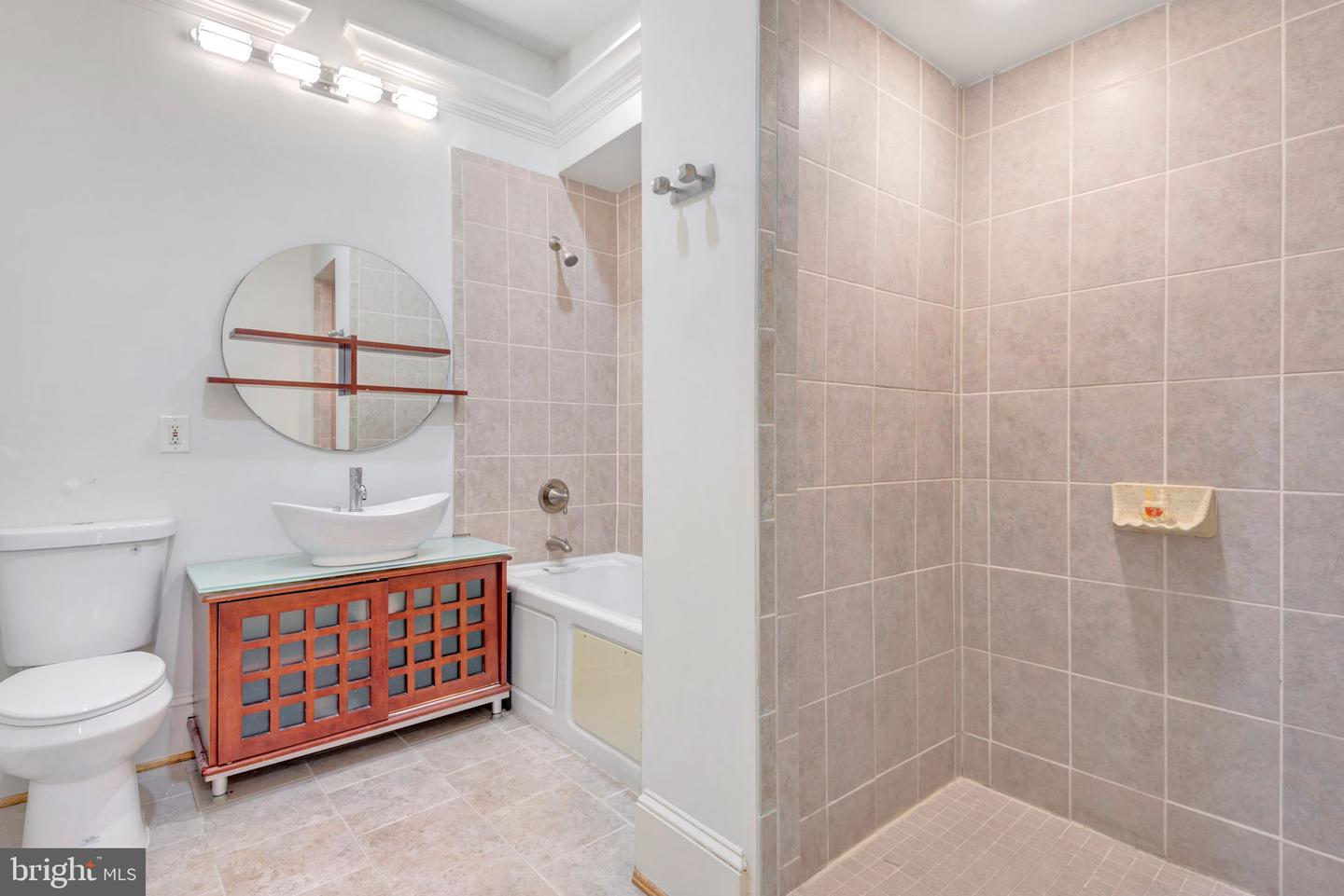936 Madison St Nw #201 Property Photo 7