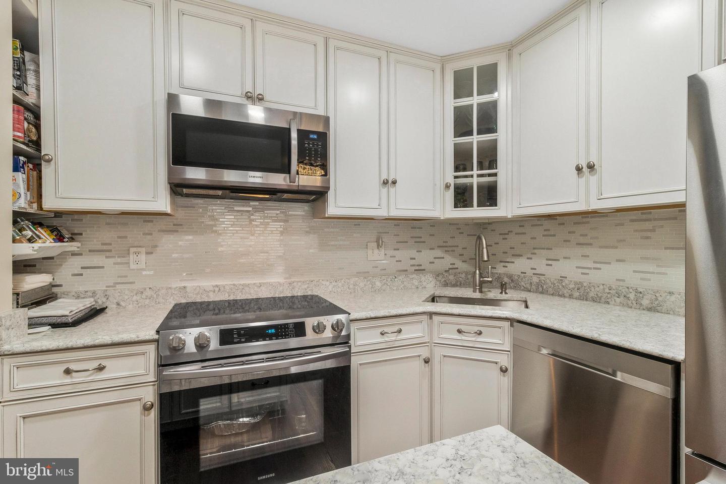 560 N Sw #n103 Property Photo 7