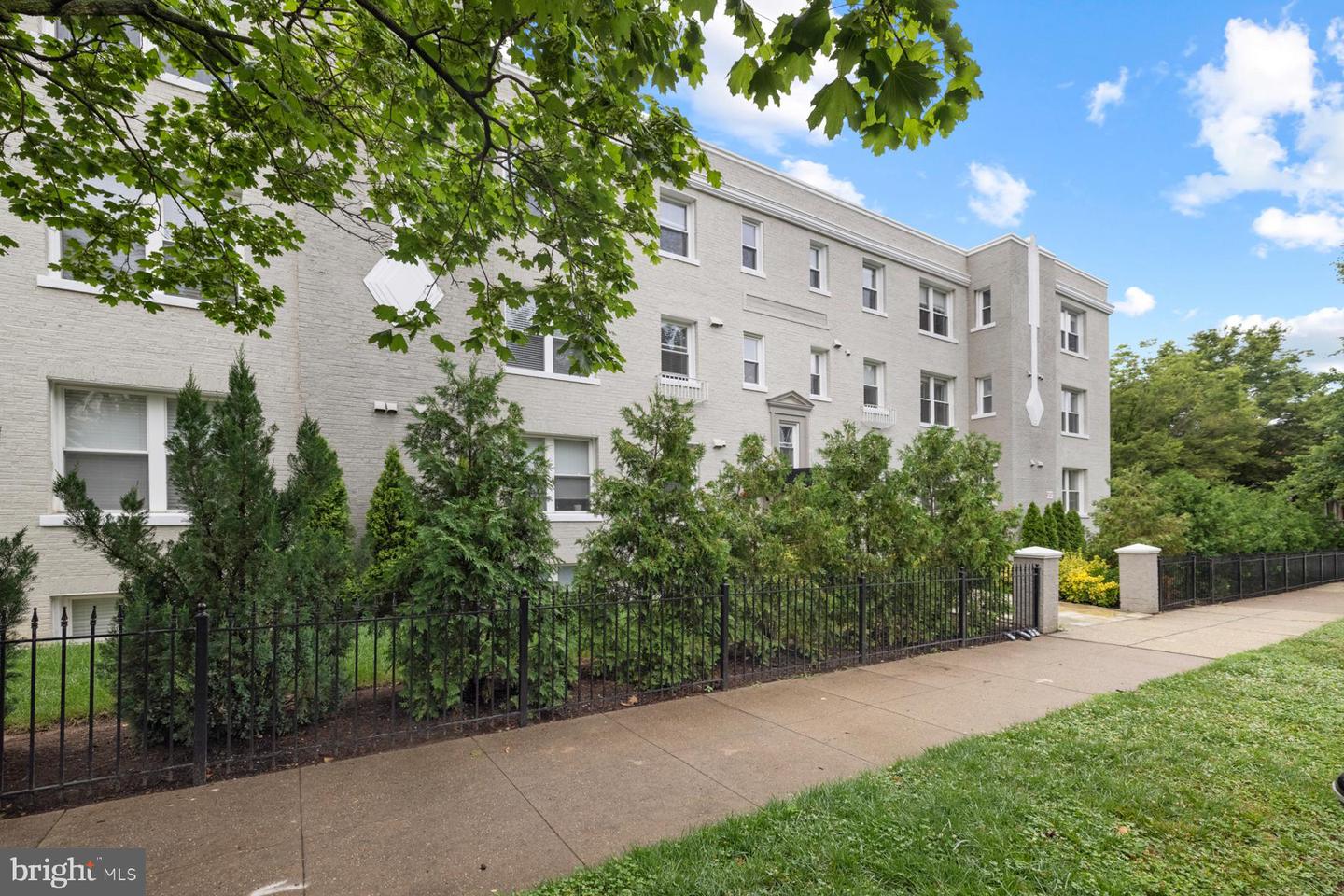5024 9th St Nw #301 Property Photo 1