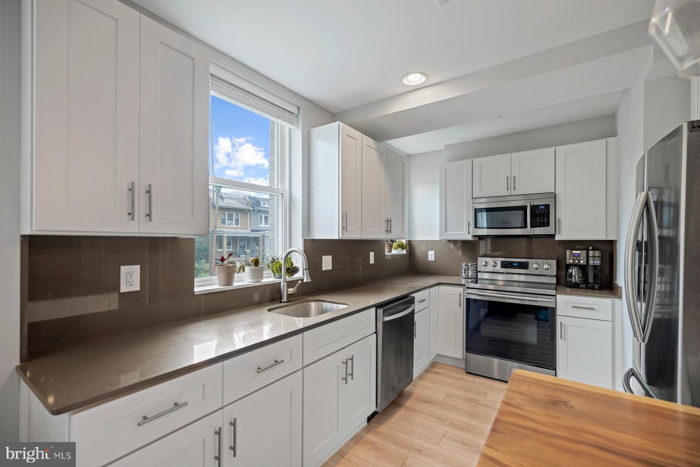 5024 9th St Nw #301 Property Photo 4