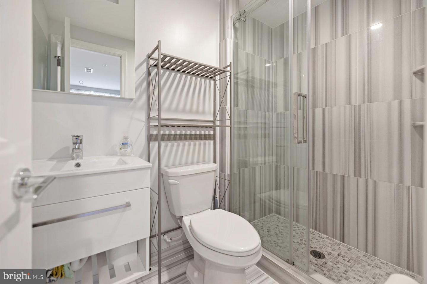 5024 9th St Nw #301 Property Photo 5