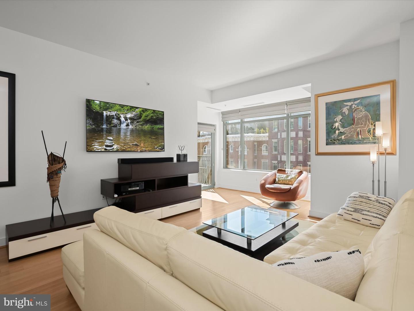 2425 L St Nw #506 Property Photo 3