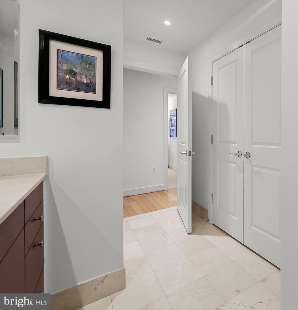 2425 L St Nw #506 Property Photo 27