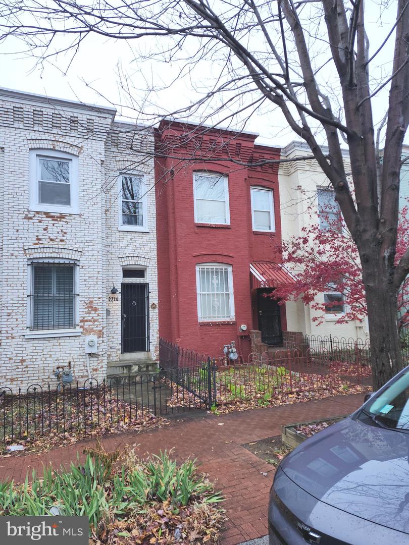 2238 12th St Nw Property Photo 3