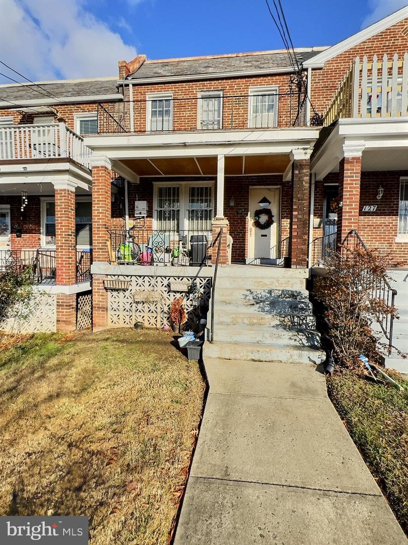 129 HAMILTON ST NW Property Photo 1