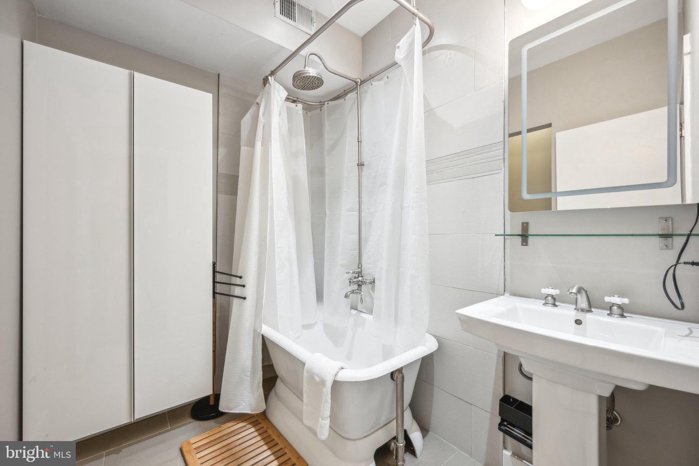 1166 Abbey Pl Ne #1 Property Photo 17