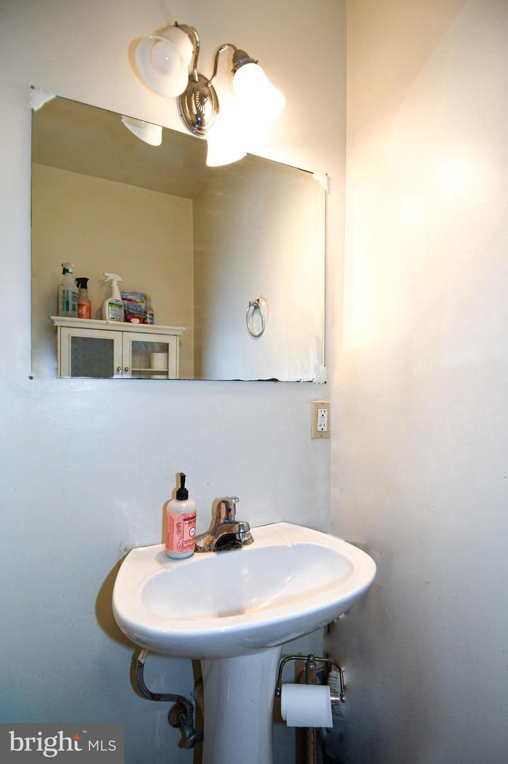 5037 C St Se Property Photo 10