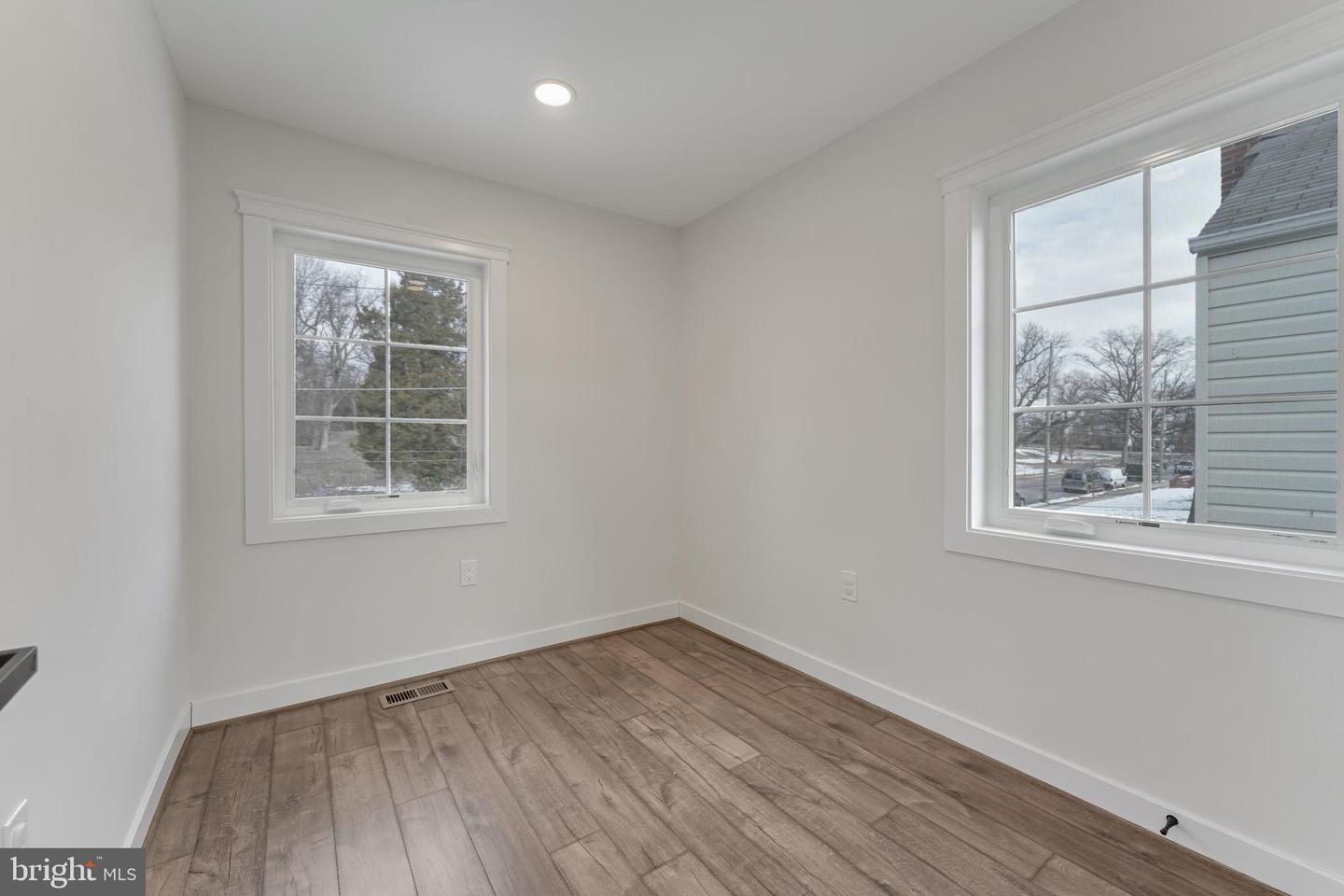 2611 Otis St Ne Property Photo 22