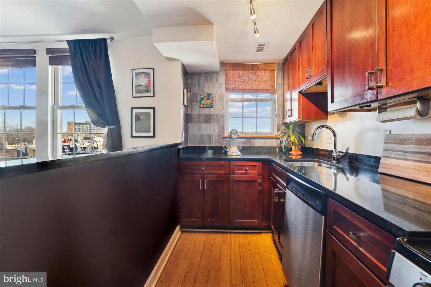 1417 Newton St Nw #505 Property Photo 12