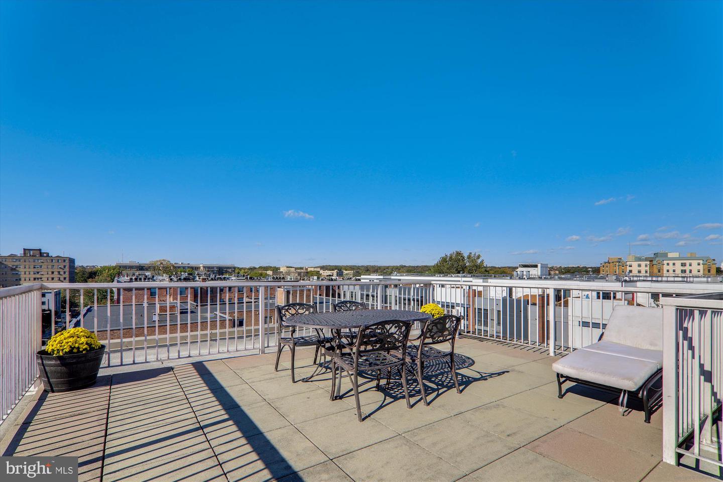 1417 Newton St Nw #505 Property Photo 25