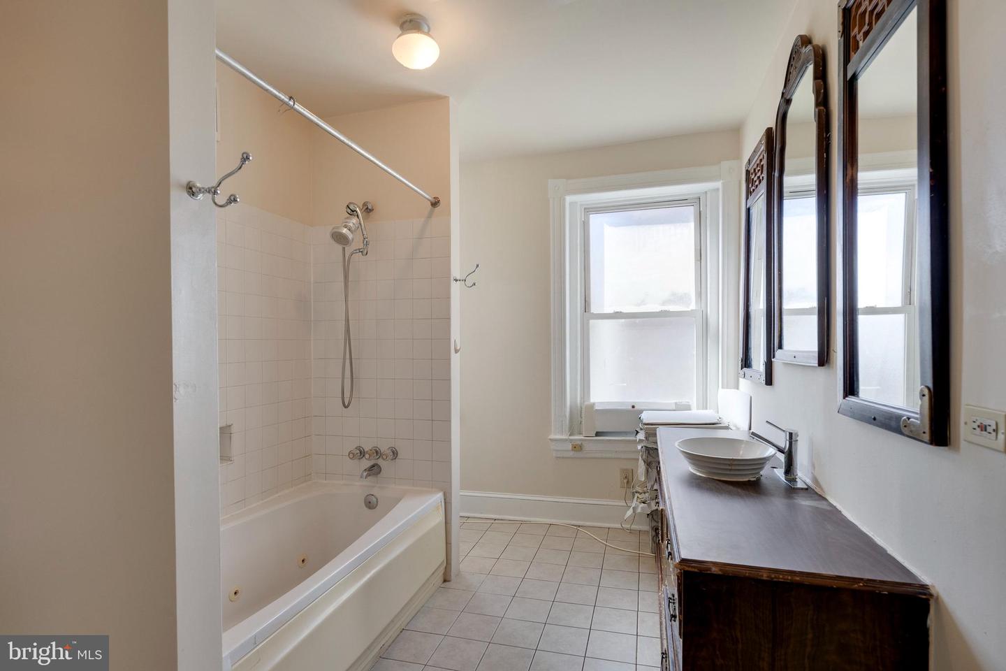 1230 Euclid St Nw Property Photo 13