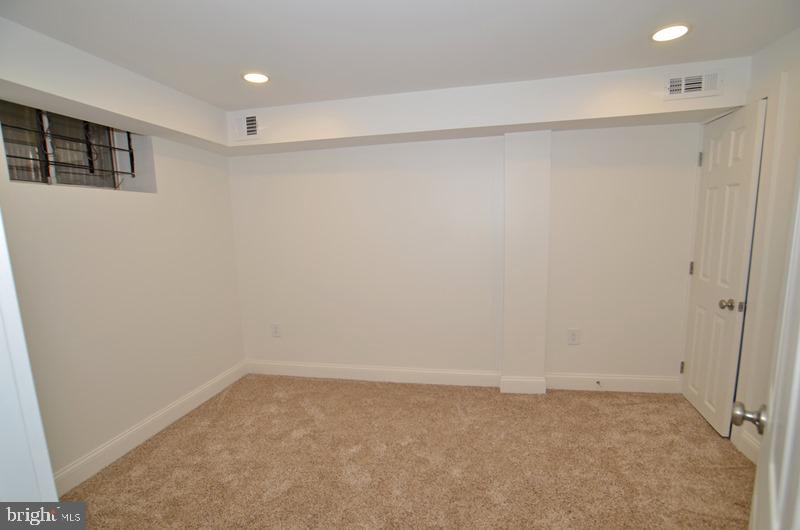 1520 Montana Ave Ne Property Photo 4
