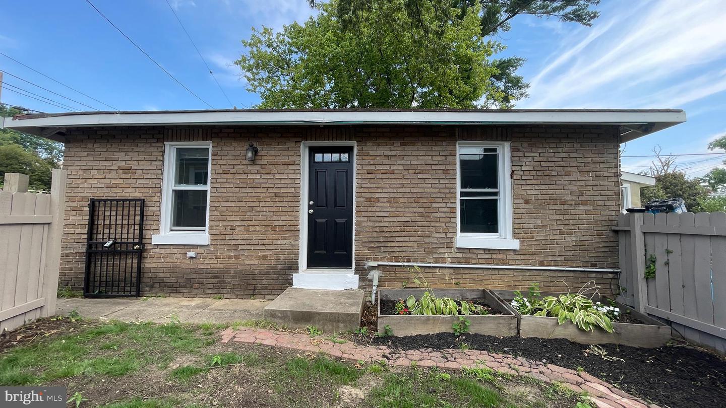 1415 Hamilton St Nw #carriage House Property Photo