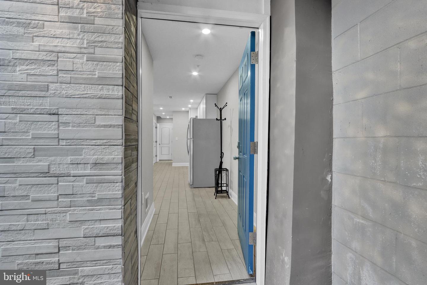 1167 Morse St Ne #b1 Property Photo 2