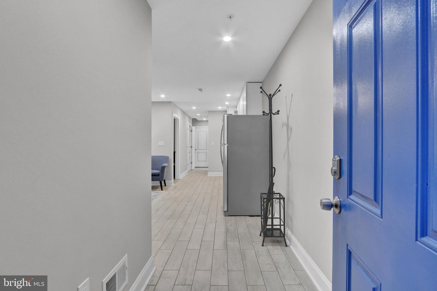 1167 Morse St Ne #b1 Property Photo 3