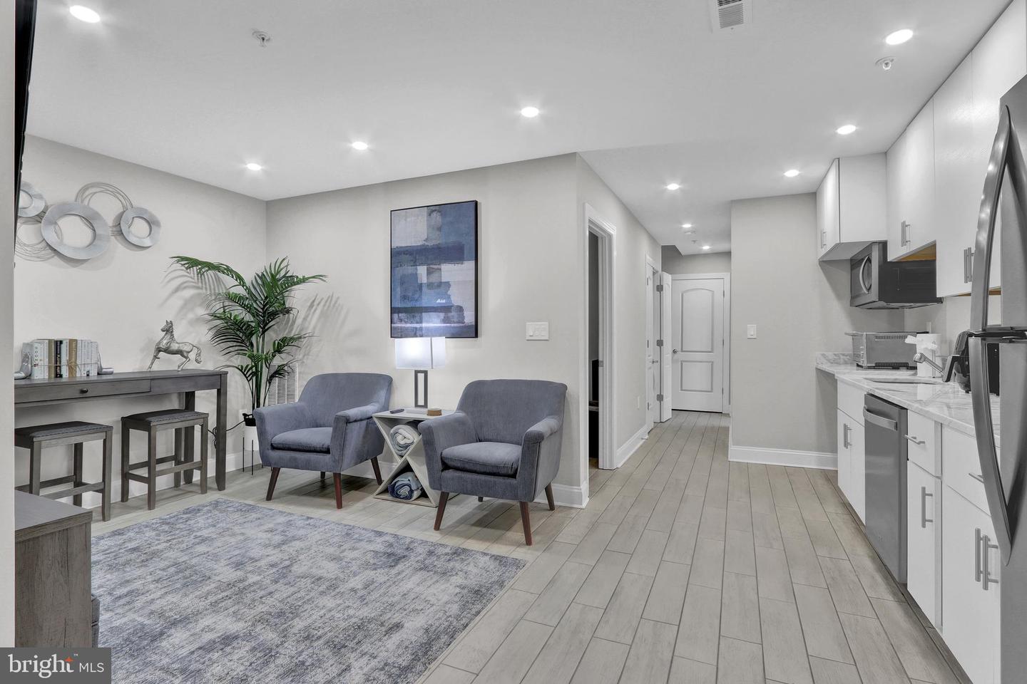 1167 Morse St Ne #b1 Property Photo 4