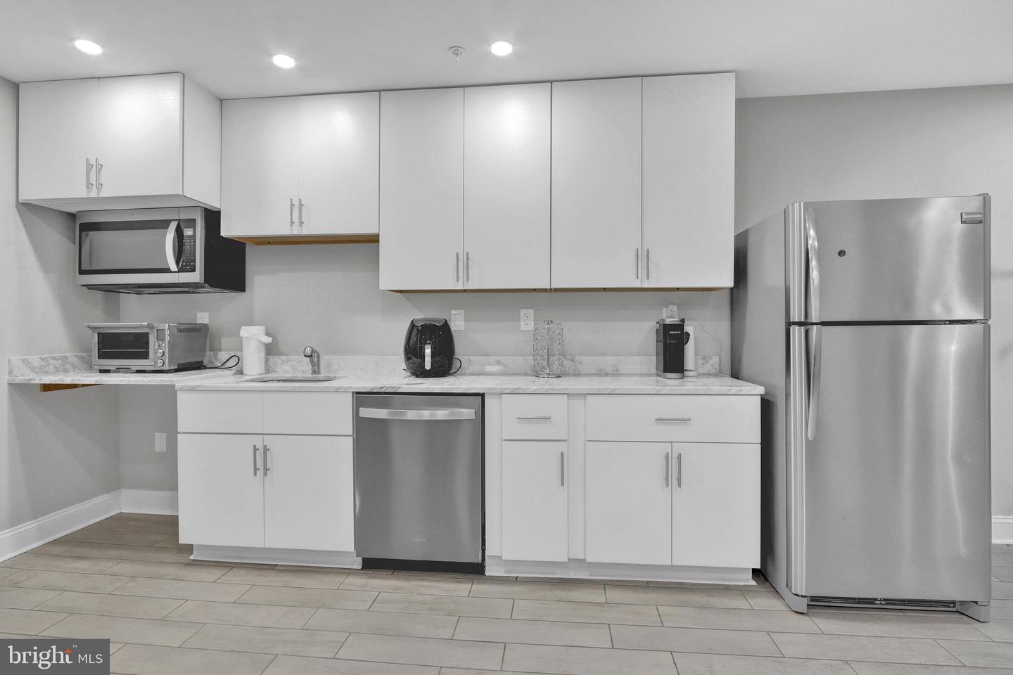 1167 Morse St Ne #b1 Property Photo 9