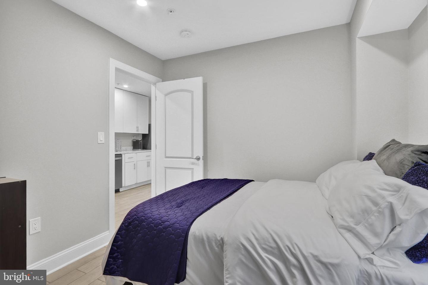 1167 Morse St Ne #b1 Property Photo 10