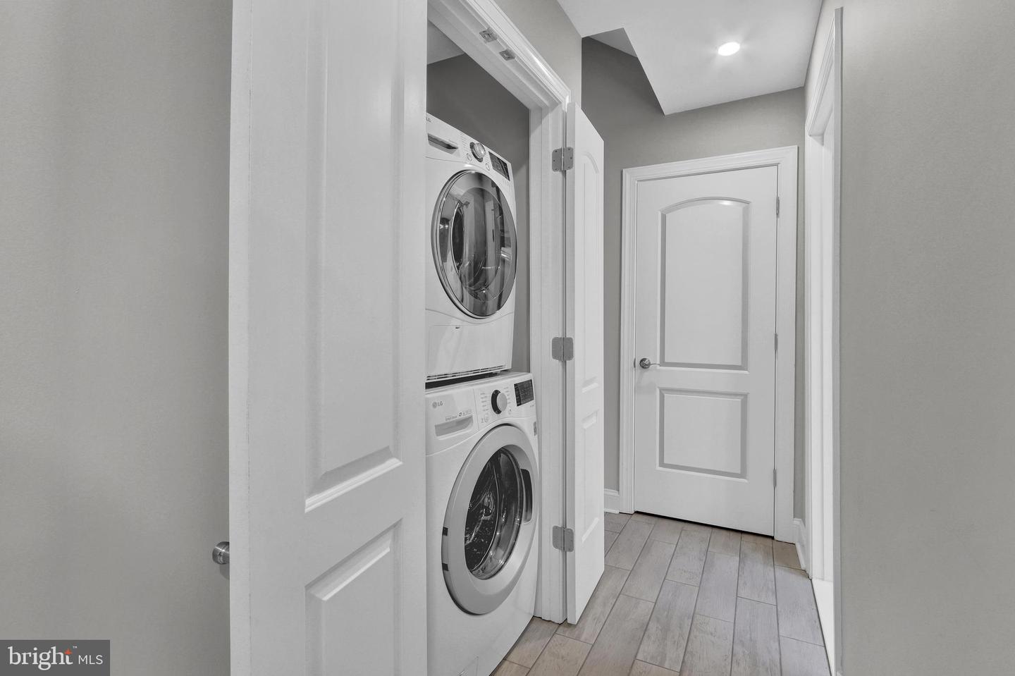 1167 Morse St Ne #b1 Property Photo 17