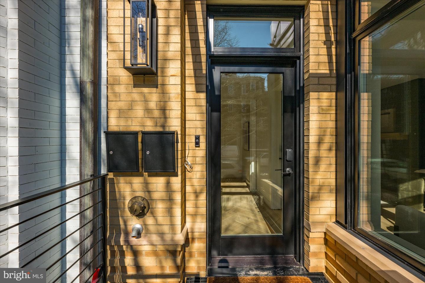 1319 R St Nw #unit 2 Property Photo 2