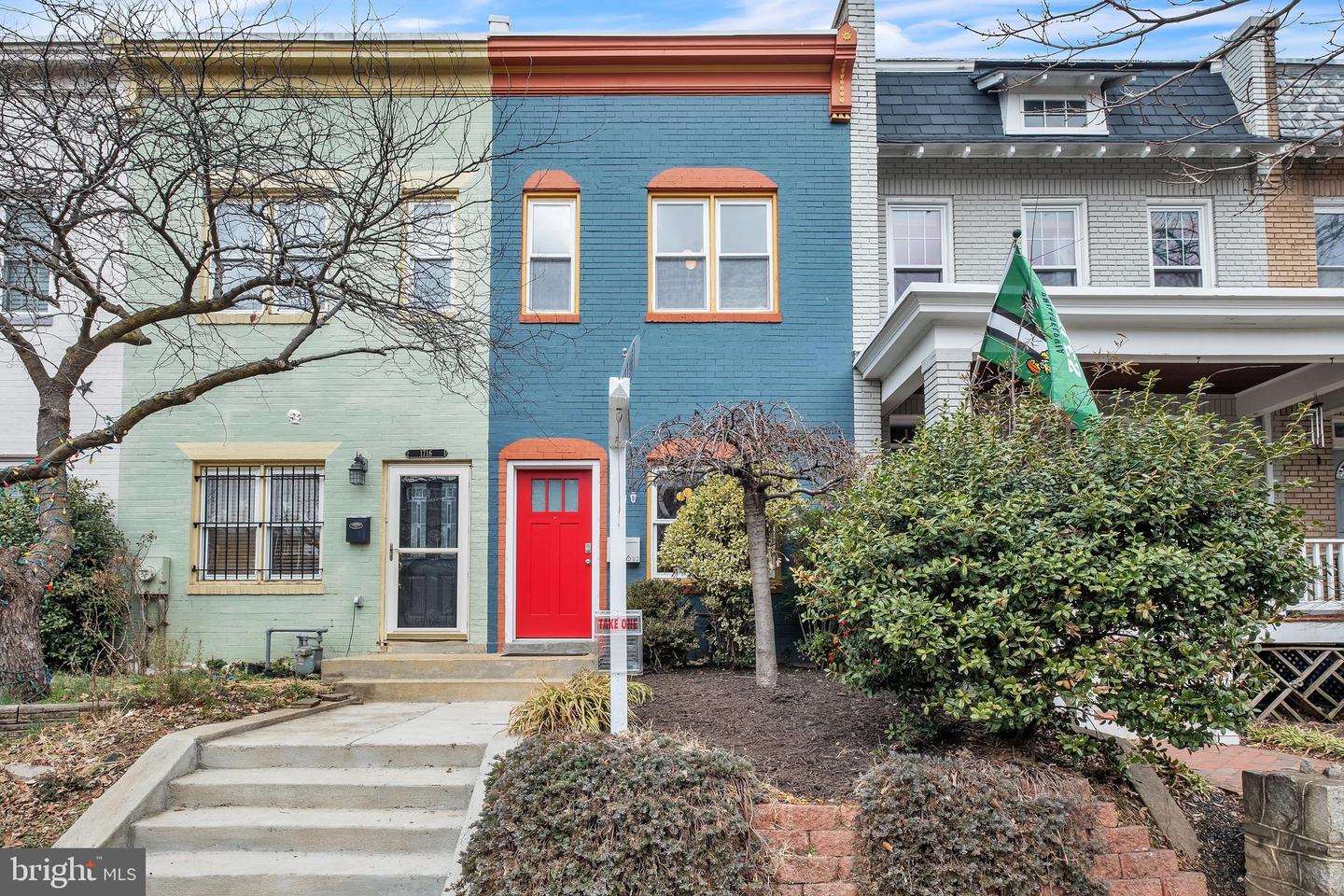 1716-half A St Se Property Photo