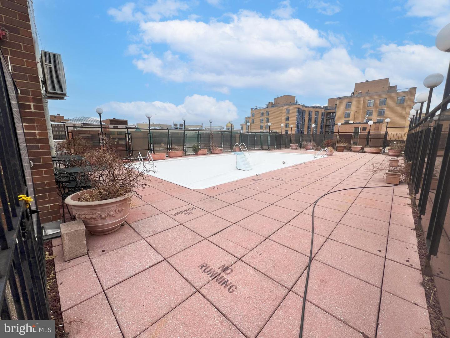1420 N St Nw #t1 Property Photo