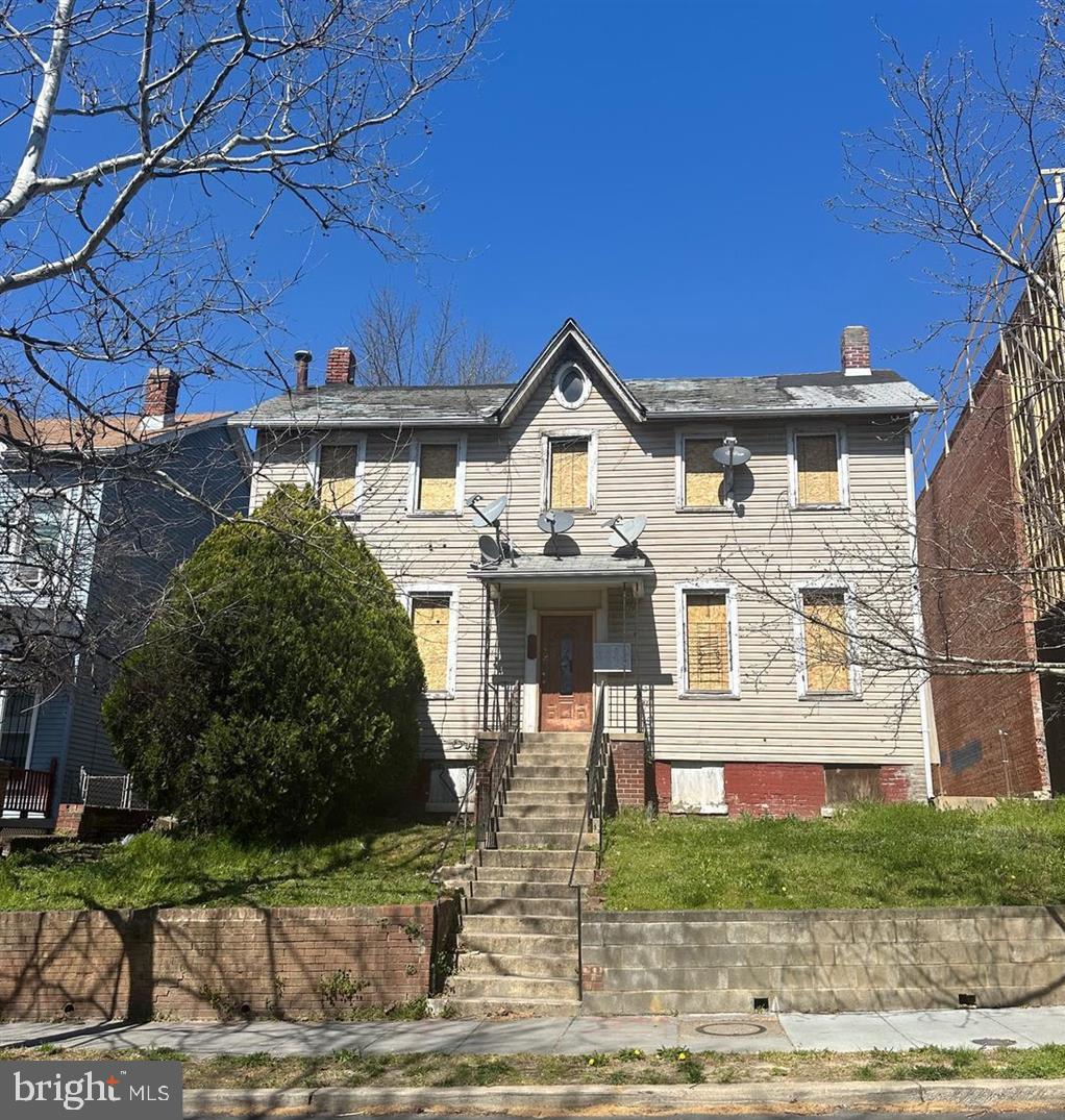 589 Columbia Rd Nw Property Photo 1