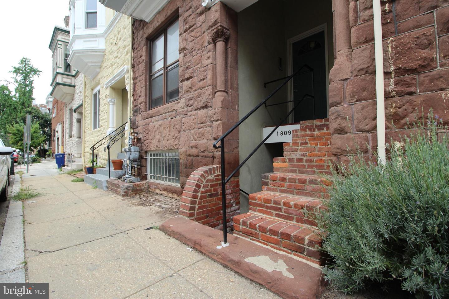 School Without Walls Real Estate Listings Main Image