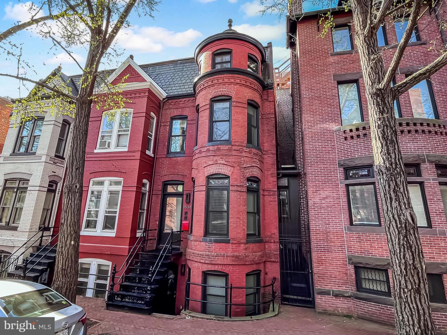 1538 Swann St Nw Property Photo 2