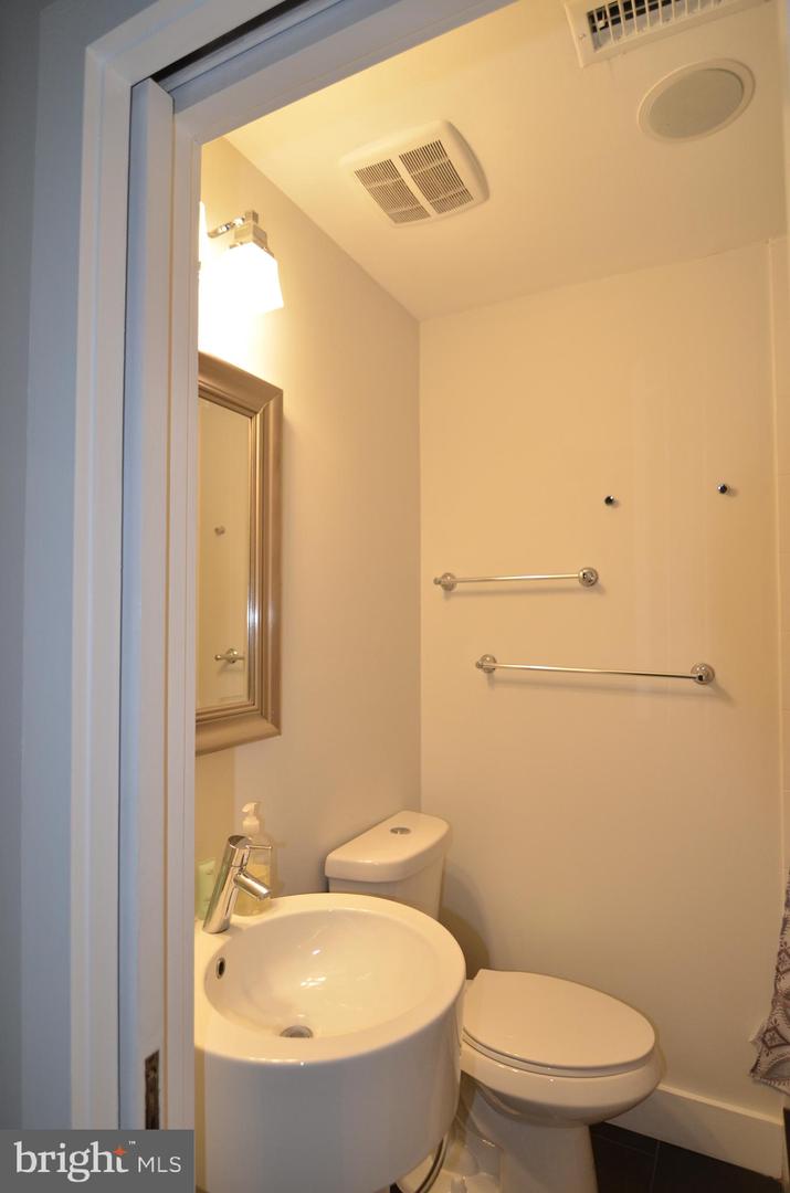 1538 Swann St Nw Property Photo 29