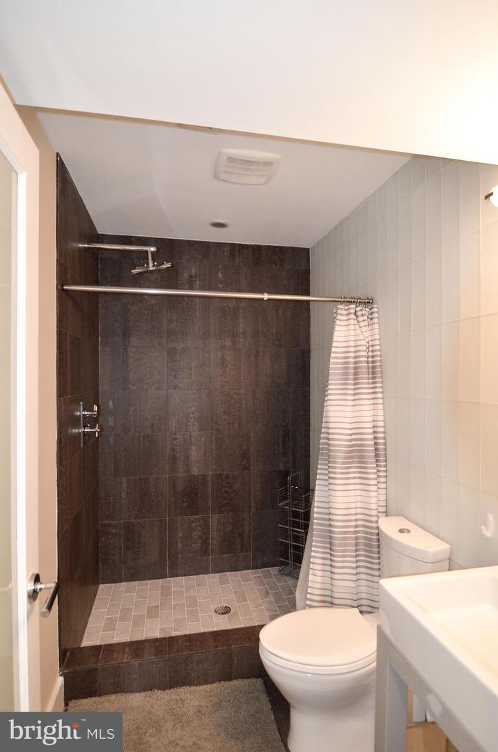 1538 Swann St Nw Property Photo 32