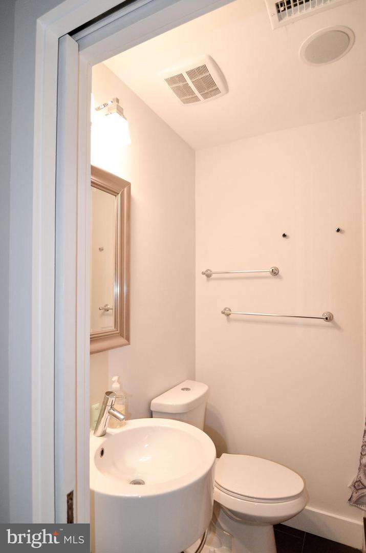 1538 Swann St Nw Property Photo 29