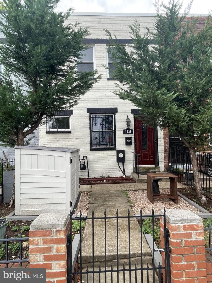 1738 Gales St Ne Property Photo 1