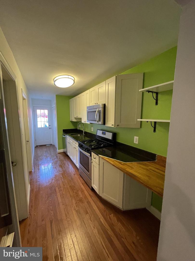 1738 Gales St Ne Property Photo 3
