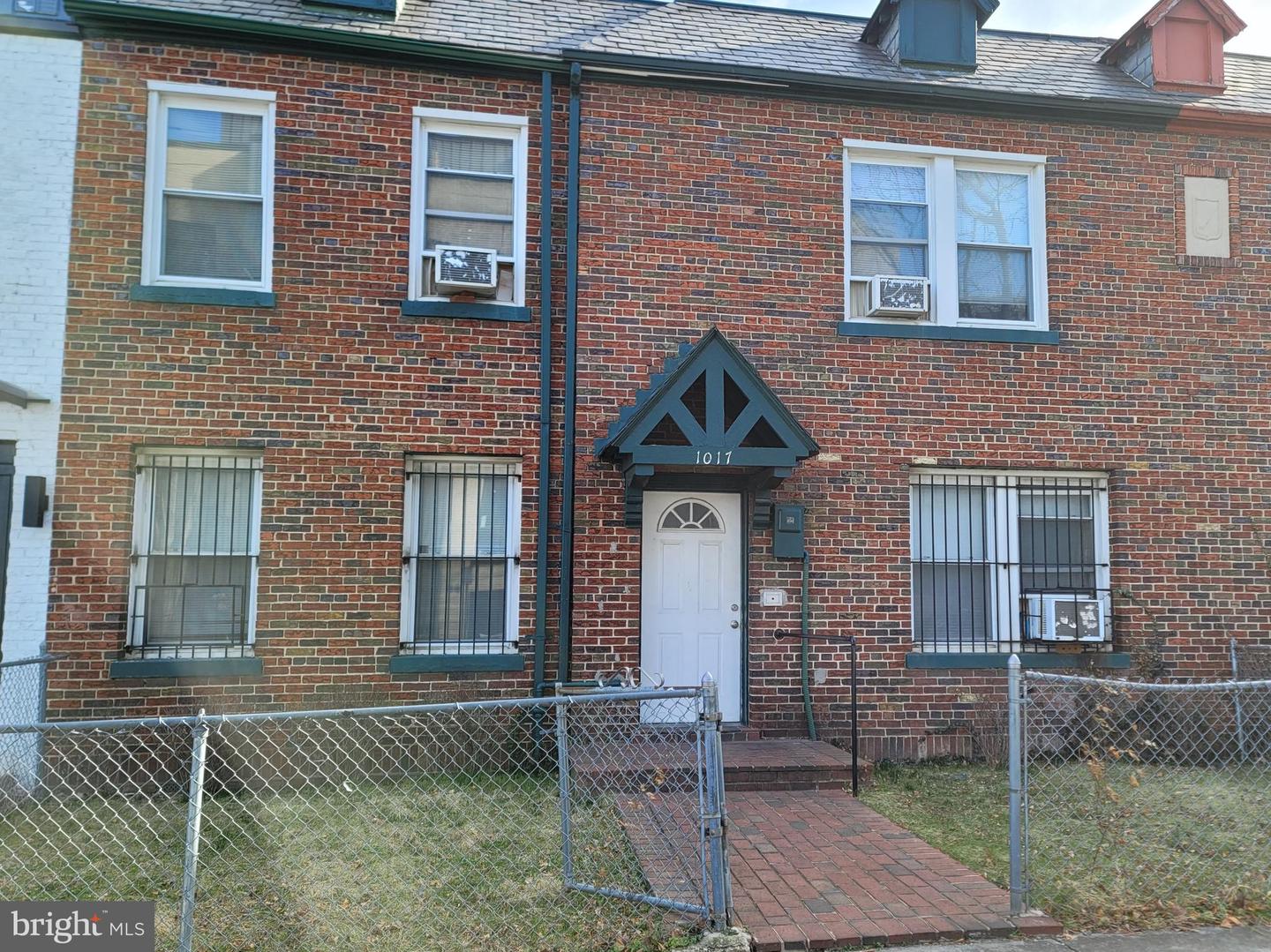 1017 17th Pl Ne Property Photo 3