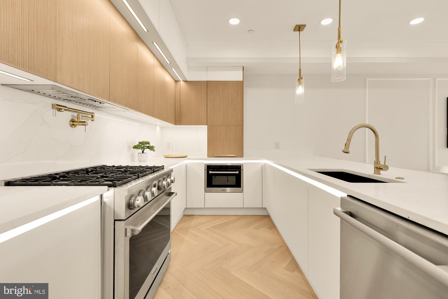733 Euclid St Nw #304 Property Photo 6
